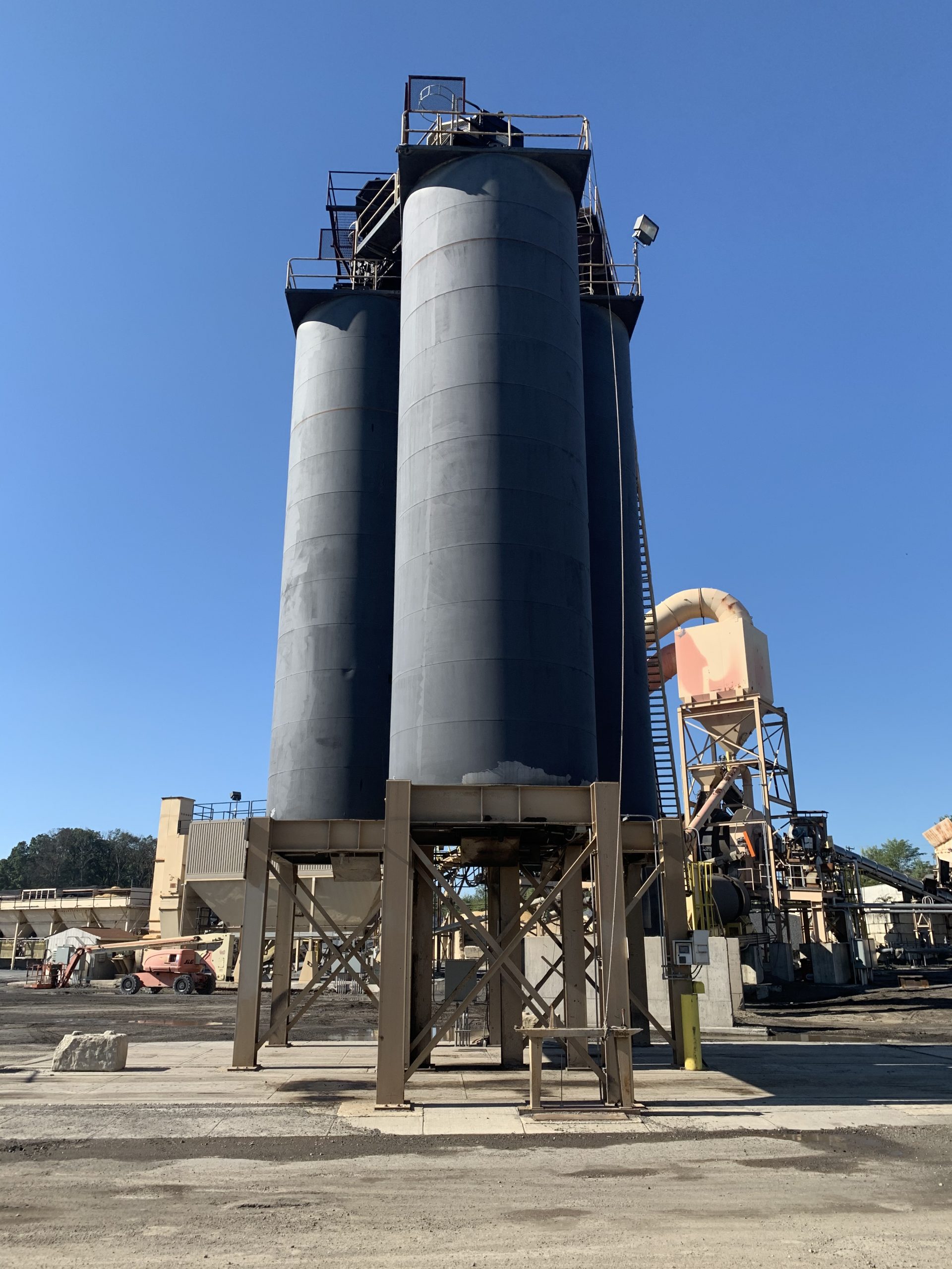 APS SI008 2005 (3) 250 Tons Dillman Silos over (2) Truck Scales with